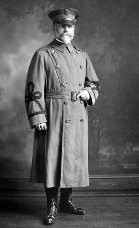 Standing portrait photo of Major William J. Hammer in his Army uniform