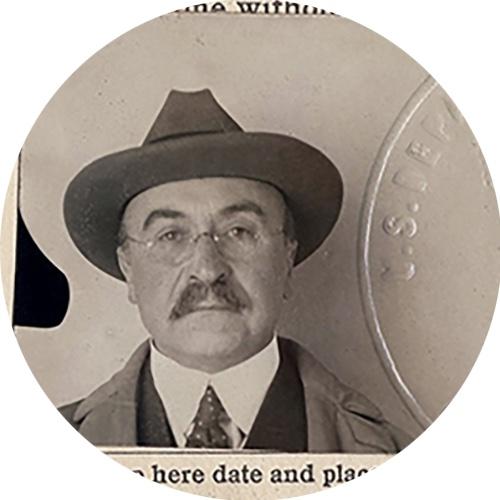 Passport-style photo of Baekeland wearing a hat