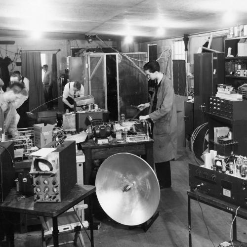 A photo of Edgerton's lab at MIT